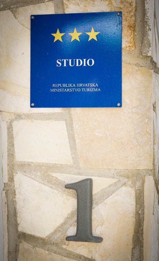 Apartments Roberta Novigrad  Exterior photo